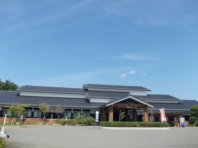ぱいんすぱ新山（温泉施設）まで640m