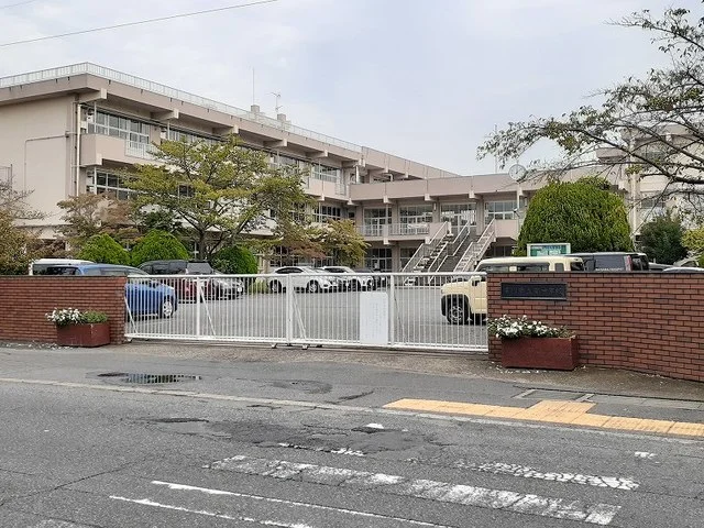 吉川市立南中学校まで210m