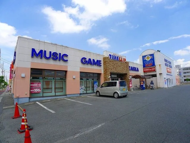 タイムクリップ　新井店まで500m