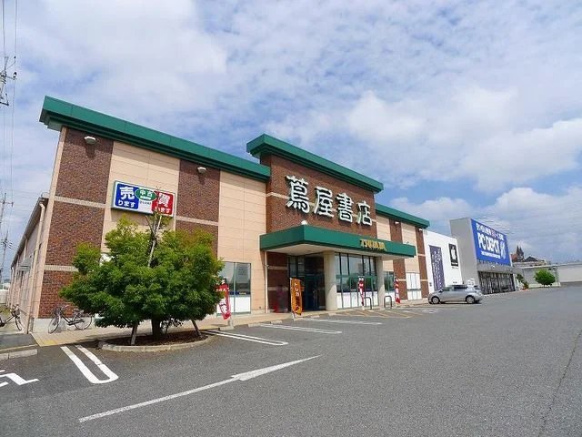 TSUTAYAまで740m