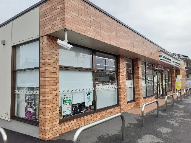 セブンイレブン下中居町店まで700m