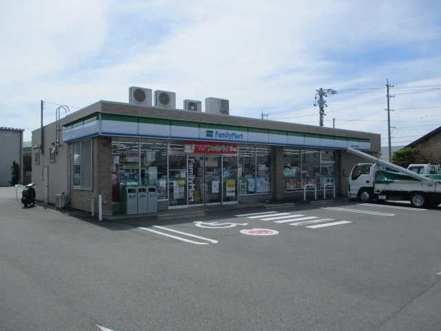 ファミリーマート　はばたき橋店まで681m
