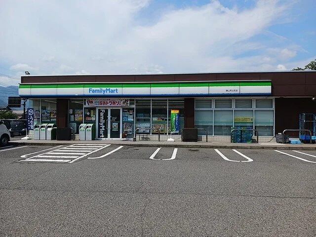 ファミマ　勝山荒土町店まで621m