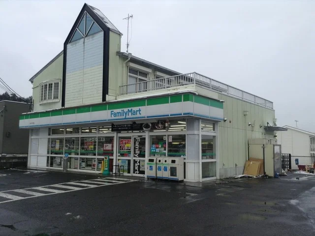 ファミリーマート そがわ千町店まで300m