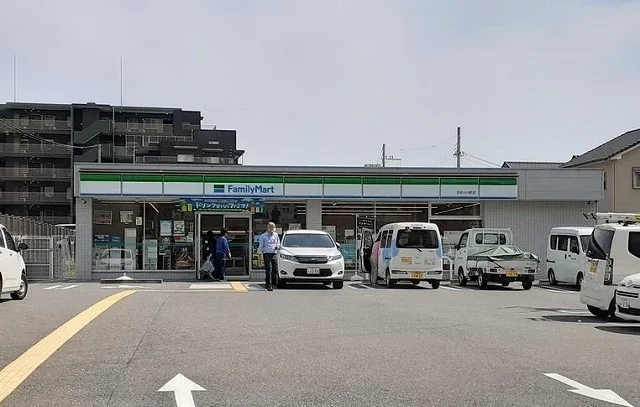 ファミリーマート様まで190m