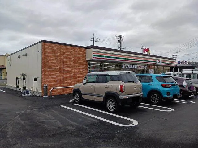 セブン-イレブン 倉吉伊木店まで750m