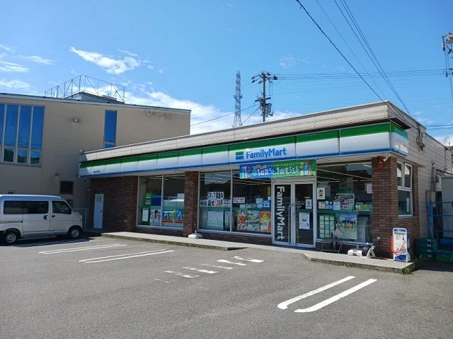 ファミリーマート北久米店様まで500m