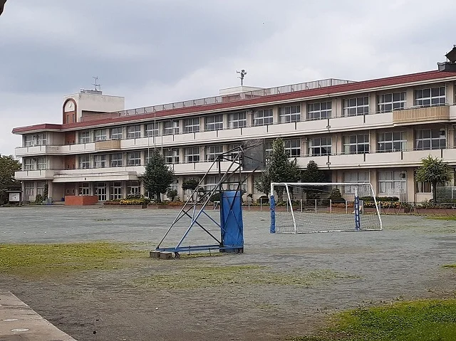 加須市立種足小学校まで1500m