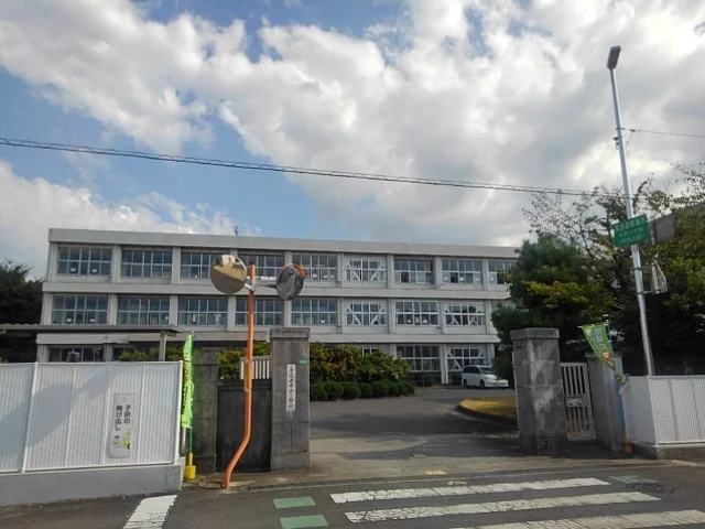 善通寺市立中央小学校まで2200m