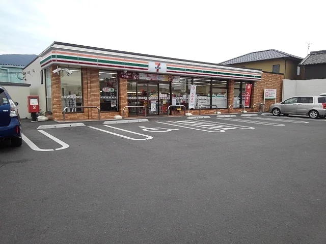 セブンイレブン福岡吉井新馬場店まで540m