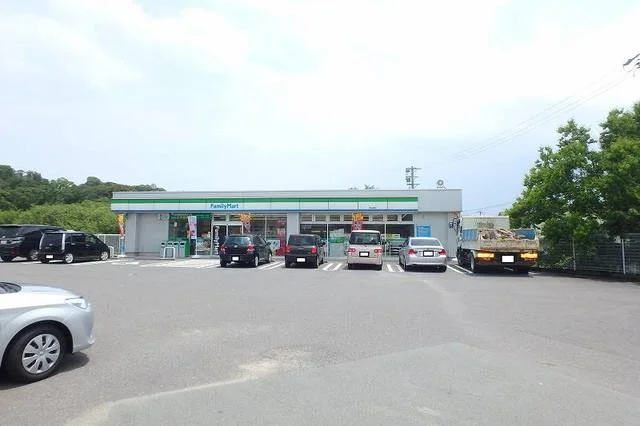 ファミリーマート久居庄田店まで2900m