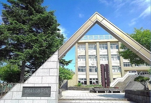札幌市立稲穂中学校まで650m