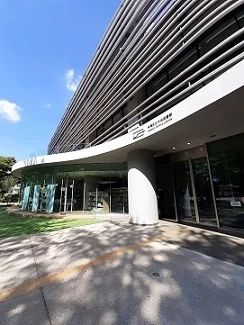 板橋区立中央図書館、平和公園まで168m
