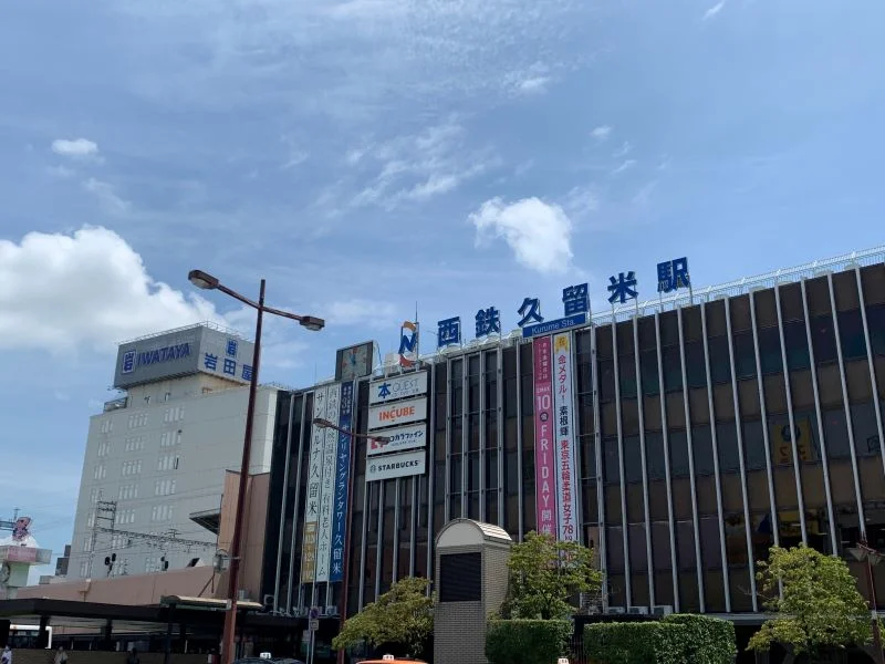 駅徒歩5分。駅には飲食店等もあり便利！