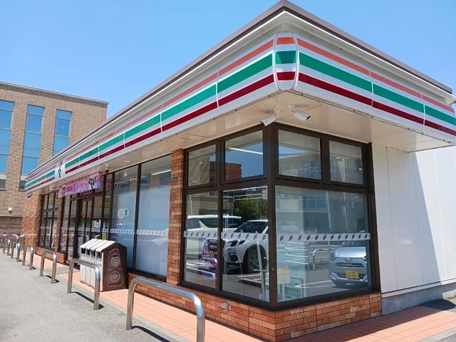 セブンイレブン岩押町店まで1300m