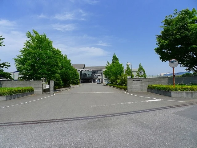 ぐんま国際アカデミー高等部まで950m