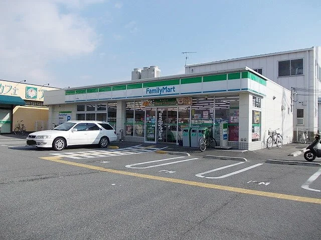 ファミリーマートまで450m