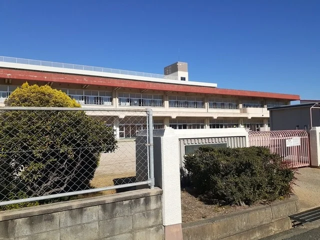 芳泉幼稚園まで650m