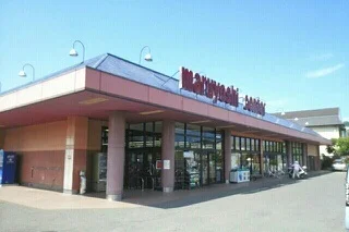 マルヨシセンター牟礼店さんまで890m