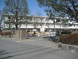 寄居城北高等学校まで400m