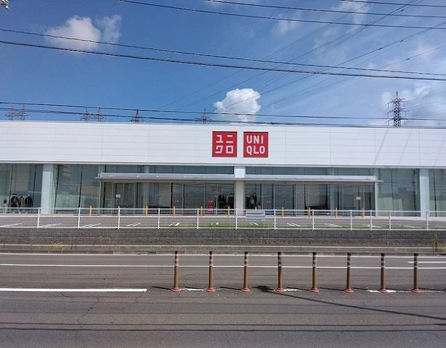 ユニクロ仙台泉店まで900m