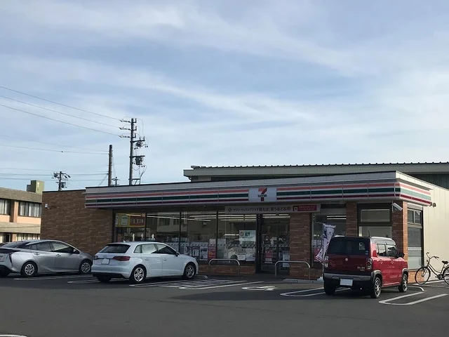 セブンイレブンまで550m