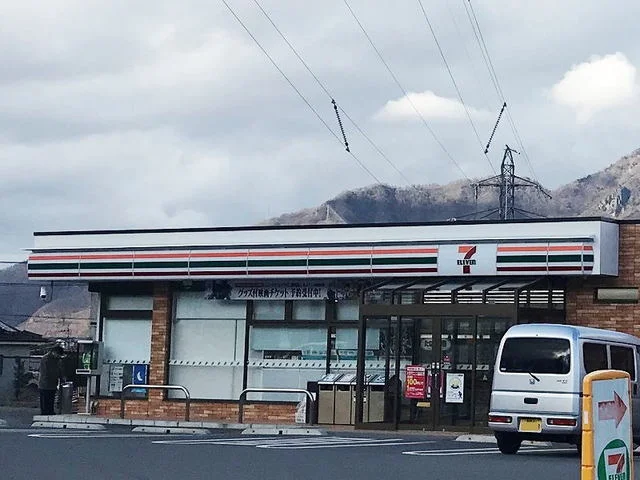 セブンイレブンまで450m