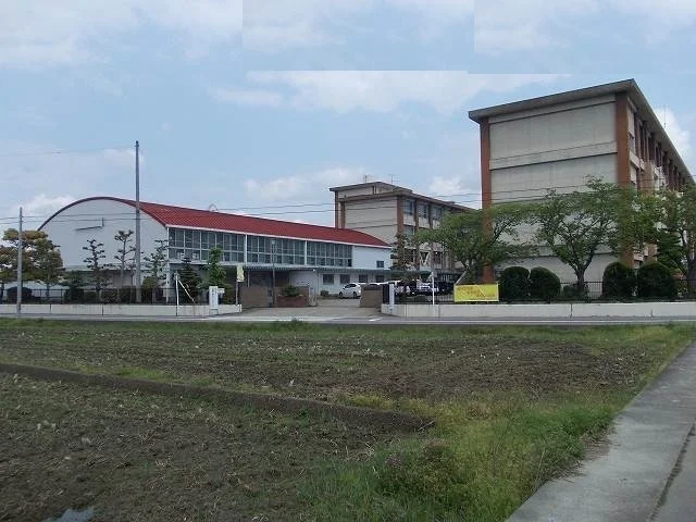 一宮市立　葉栗北小学校まで900m