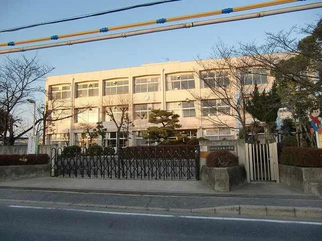 治田西小学校まで783m
