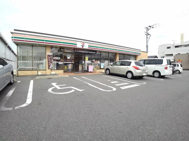 セブンイレブン春日惣利店まで650m