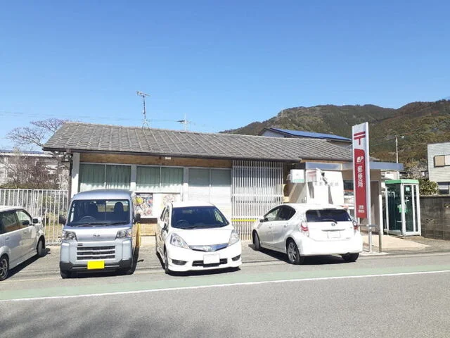 須恵郵便局まで1300m