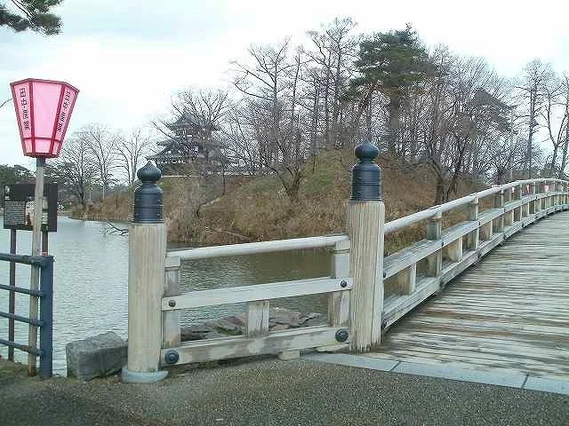 高田城址公園まで700m