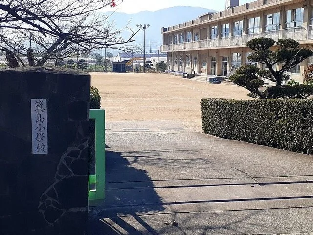 箕島小学校まで1600m