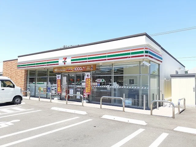 セブンイレブン日南油津店まで400m