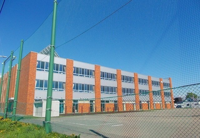 岩見沢小学校まで2000m