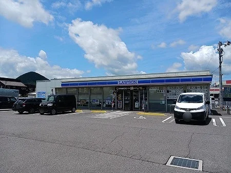 ローソン高松檀紙町八幡店さんまで1100m