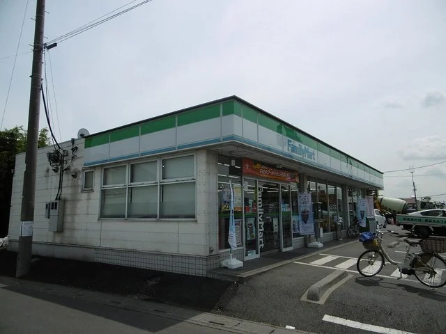ファミリーマートまで120m