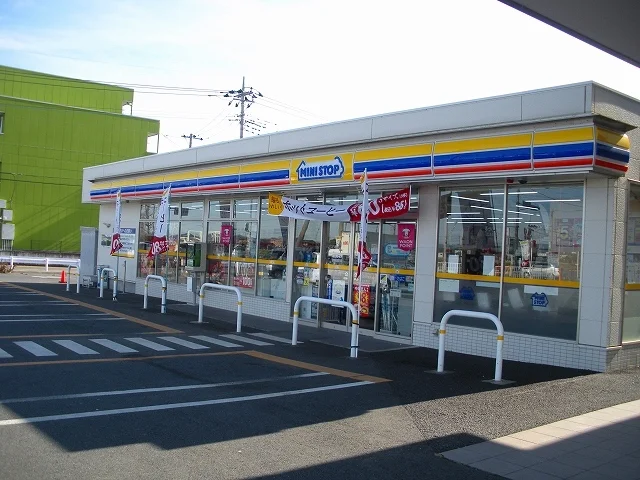 ミニストップ伊勢崎境百々店まで400m