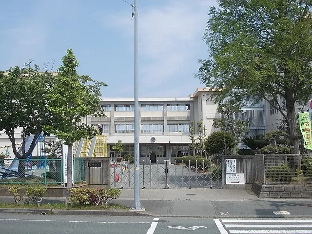 磐田市立富士見小学校まで350m