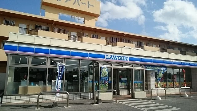 ローソン沖縄水産高校前店まで300m