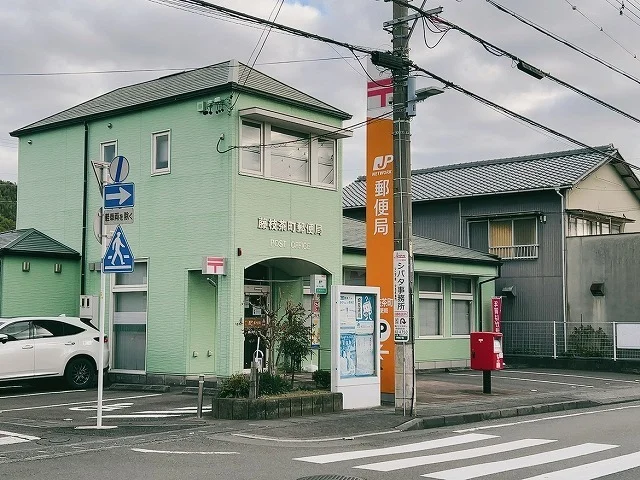 茶町郵便局まで730m