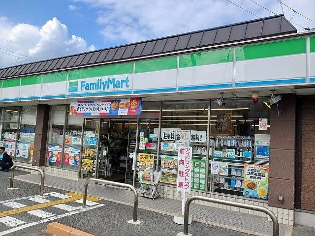 ファミリーマート 梅津段町店まで300m