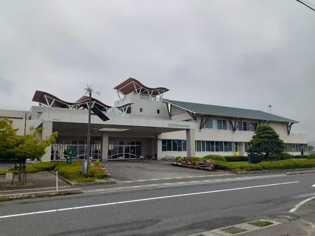 湯梨浜町立羽合小学校まで1500m