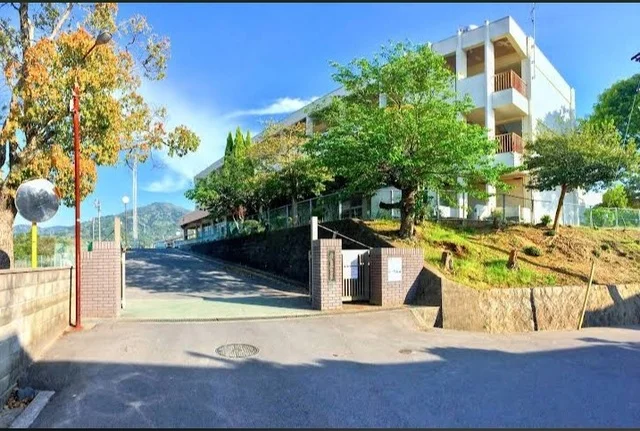 昭和中学校まで270m