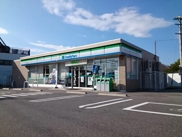 ファミリーマートまで240m