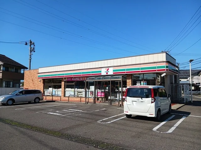 セブンイレブン新潟巻南店まで928m