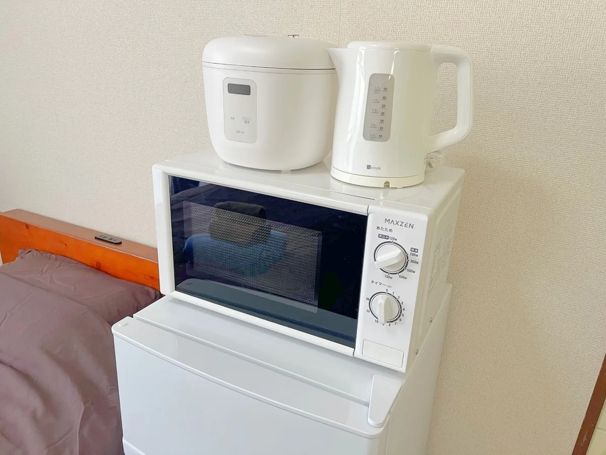 電子レンジ、炊飯器、電気ケトルをご用意しています⚡忙しい時にも便利な家電です♪