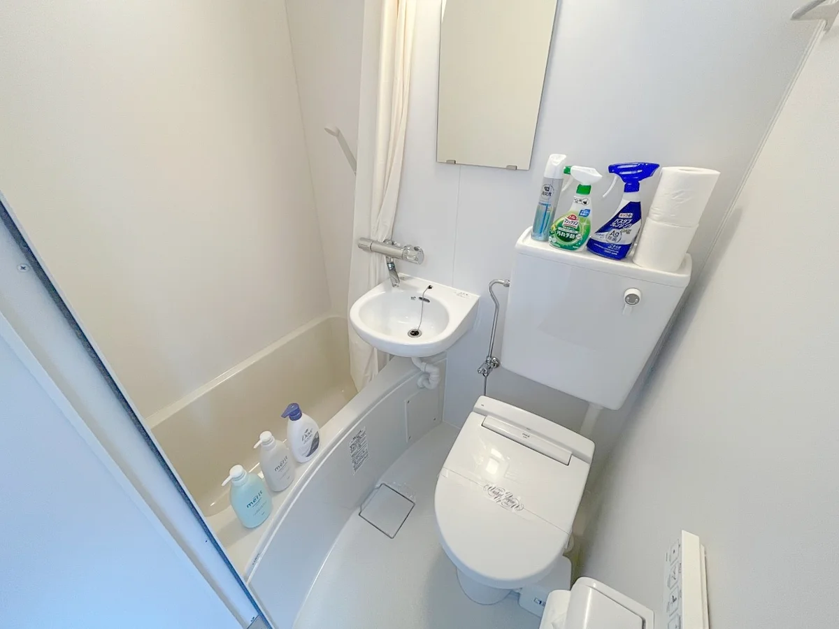 3点ユニットバスでお掃除も便利ですね✨トイレにはウォシュレットが付いています！