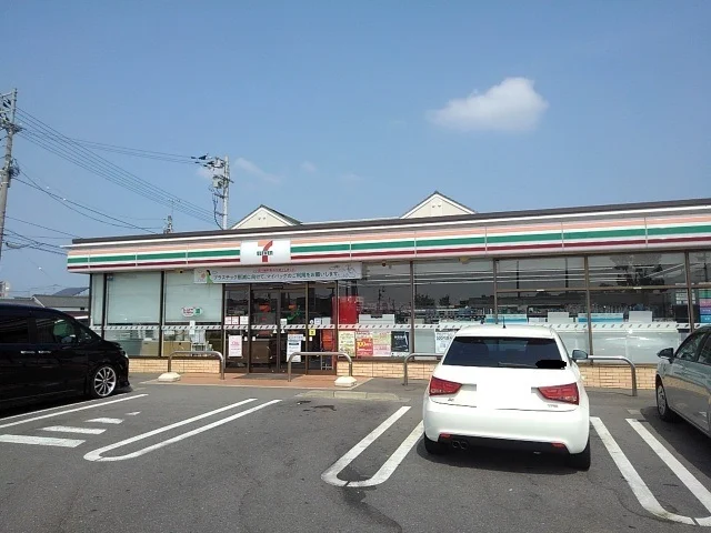 コンビニセブンイレブンまで700m