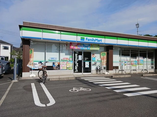 ファミリーマートまで120m